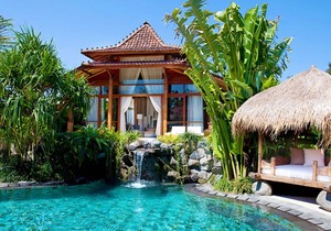 A Private Bali Haven Just Steps from the Sea – 1081