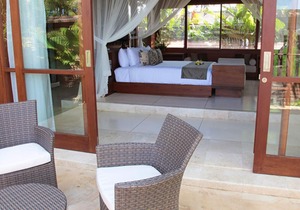 A Private Bali Haven Just Steps from the Sea – 1081