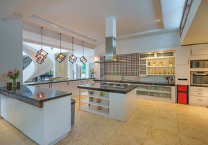 Beach Club House, 7 Bdrm, Close To Beach, Sunsets