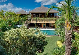 Best Family Spacious Villa 9BR by the beach Seminyak