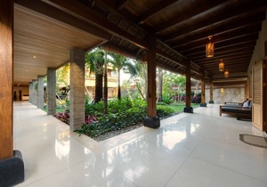 Best Family Spacious Villa 9BR by the beach Seminyak