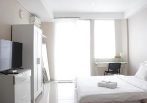 Bright Studio Room at Dago Suites Apartment near ITB By Travelio in Bandung
