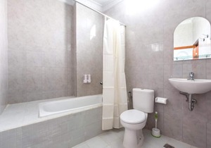Deluxe Room only 10 Minutes Ride to Berawa Beach, Convenient Location