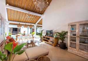 How to Rent Your Own Private Luxury Holiday Villa in Seminyak for Less than Basic Hotel