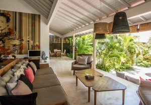 La Banane, 4 Bedroom Villa+Cook, Peaceful Tranquility, 5 mins from Seminyak.