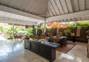 La Banane, 4 Bedroom Villa+Cook, Peaceful Tranquility, 5 mins from Seminyak.