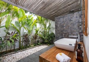 Luxury 4 Bedroom Villa with Private Pool, Bali Villa 2067