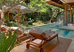 Luxury 4BR Villa By The Beach, Seminyak! - Chill By The Pool During A Sunny Day
