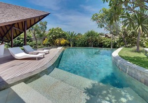 Luxury living by the sea awaits at Bali Villa 1084