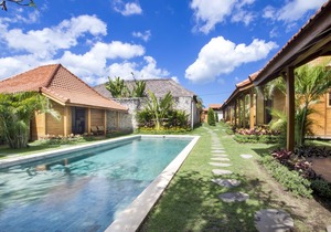 ORORA B5-NEW SPOT in the heart of CANGGU; 2 bedroom 400 m from the beach.