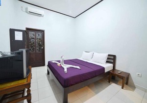 Private Room in Balinese House, Poppies Lane, Legian Kuta Near Beach (SNTH)