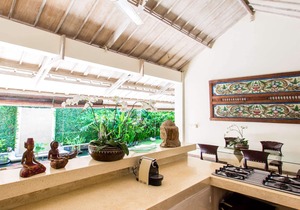 Rent a Luxury Villa in Bali Close to the Beach, Bali Villa 2074
