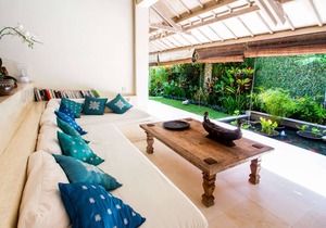 Rent a Luxury Villa in Bali Close to the Beach, Bali Villa 2074