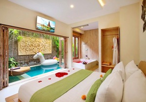 Romantic 2 Bedroom Villa + Jacuzzi in Legian (4);