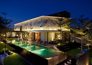 Sanctuary of Green and Glamour – Bali Villa 1024