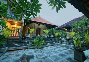 Santhi House Kuta