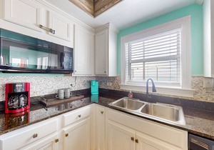 Second Floor Condo a/Ocean View, Shared Pool & Hot Tub, High-Speed WiFi, & W/D in Mexico Beach