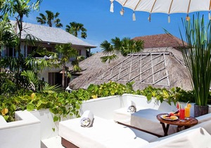 Serenity by the Shoreline – Bali Villa 1048