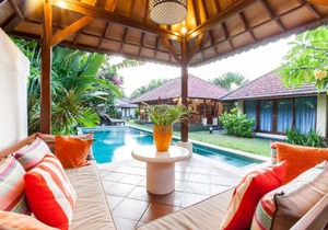 Spacious 4BR Private Estate w-Big Garden and Pool Central Seminyak in Seminyak
