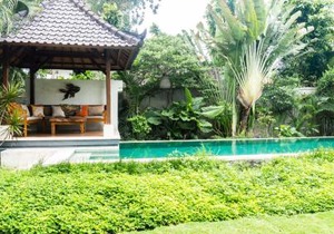 Spacious 4BR Private Estate w-Big Garden and Pool Central Seminyak in Seminyak