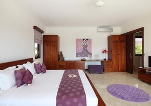 Stunning Rice Field View 4.5 Bedroom Villa Canggu;
