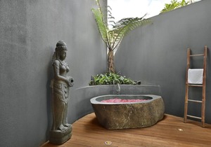 Toraja, Luxury 4 Bedroom Villa, Feature Garden, Canggu