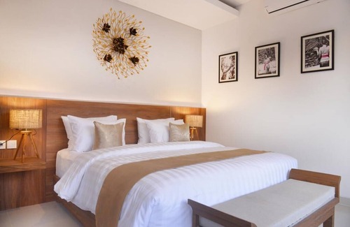 Dewi Sri Resort | 1 Bedroom Romantic Private Pool Villa + H' Decoration + Small H' Cake