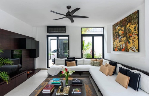 Sunset Road Villa | 1402 m² Villa ∙ 9 bedrooms ∙ 18 guests