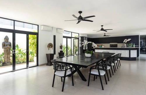 Sunset Road Villa | 1402 m² Villa ∙ 9 bedrooms ∙ 18 guests