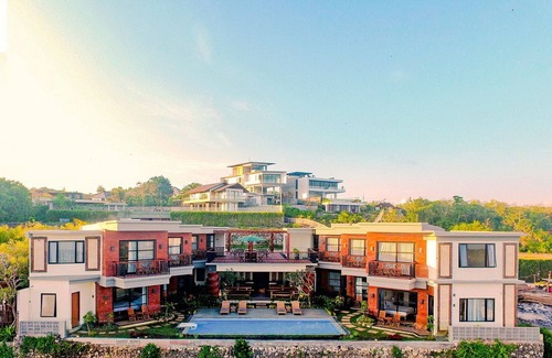 Pecatu Villa | 15BR Villa located in Uluwatu - 8 minutes walk from Topan Beach!