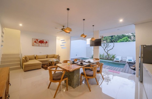 Seminyak Villa | 2 BDR Villa No.6 Central Seminyak/Oberoi
