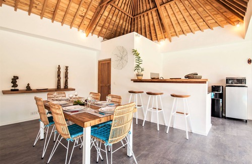 Petitenget Villa | ❤2 Pools & 4BR❤6" BEACH❤12pax❤SUNDECK❤Close to Potato Head Beach Club