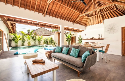 Petitenget Villa | ❤2 Pools & 4BR❤6" BEACH❤12pax❤SUNDECK❤Close to Potato Head Beach Club