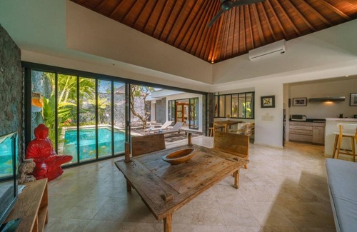 Petitenget Villa | 250 m² Villa ∙ 2 bedrooms ∙ 6 guests