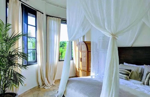Petitenget House | 300 m² House ∙ 3 bedrooms ∙ 10 guests