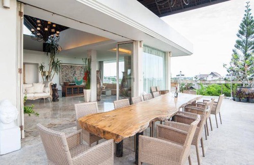 Petitenget Resort | 300 m² Resort ∙ 2 bedrooms ∙ 127 guests