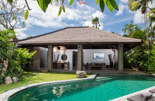 Sunset Road Villa | 375 m² Villa ∙ 1 bedroom ∙ 2 guests