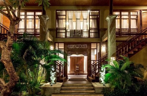 Central Seminyak Villa | 3BR Desamuda Villa Holiday With Family AT