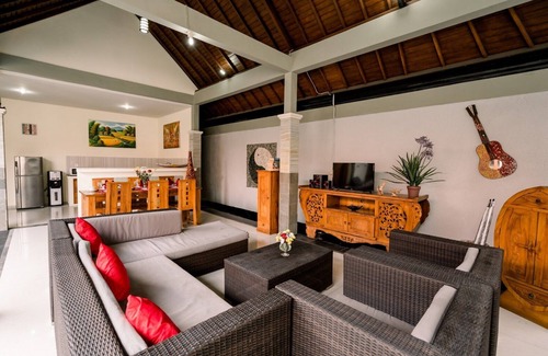 Dewi Sri Villa | 3BR Walking Distance Shop,Cafe-Legian/Seminyak