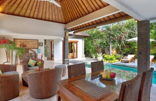 Petitenget Resort | 400 m² Resort ∙ 20 guests
