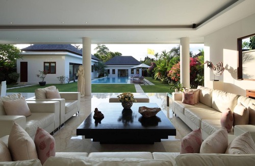 Berawa Villa | 5 BR Exquisite Designer Villa Istana Putih Canggu by Nakula