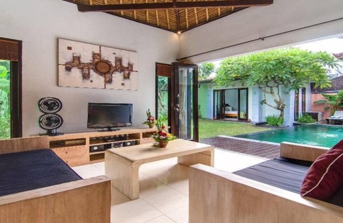Dyanapura Villa | 6 Bedrooms / 2 Private Pool Villas / 2 Pools, Seminyak Central, Staff service