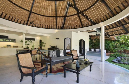 Sunset Road Villa | 600 m² Villa ∙ 3 bedrooms ∙ 6 guests