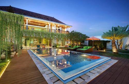 Berawa Villa | ATLAS XXL BEACH BOUTIQUE VILLA Fully Staffed Daily Breakfast Walking Distance to Berawa Beach