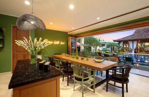 Berawa Villa | ATLAS XXL BEACH BOUTIQUE VILLA Fully Staffed Daily Breakfast Walking Distance to Berawa Beach