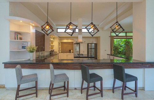 Berawa Villa | Beach Club House, 7 Bdrm, Close To Beach, Sunsets
