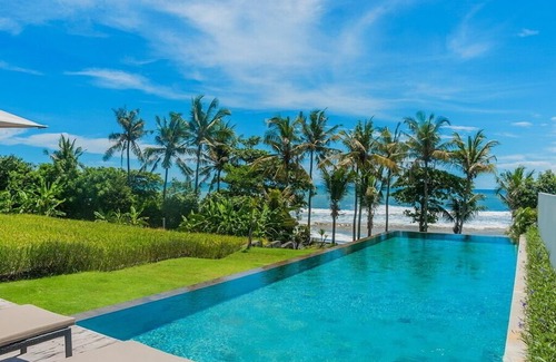 Cemagi Villa | Beachfront 2, 3 Bedroom Villa, Car+Driver, Cemagi