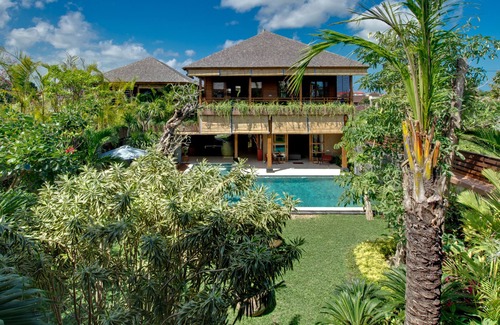 Laksmana Villa | Best Family Spacious Villa 9BR by the beach Seminyak