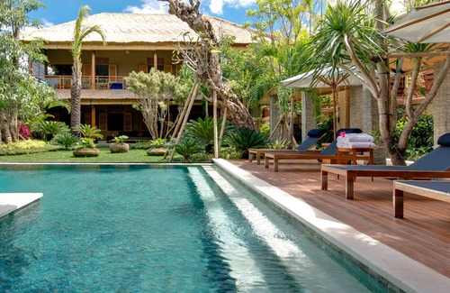 Laksmana Villa | Best Family Spacious Villa 9BR by the beach Seminyak