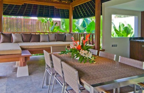 Batubelig Villa | Book 4 Bedroom, stay at 5 bedroom pool villa, 250m from beach